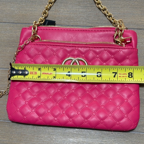 hot pink faux leather quilted crossbody bag magnetic closure gold-tone chain. - Picture 9 of 11